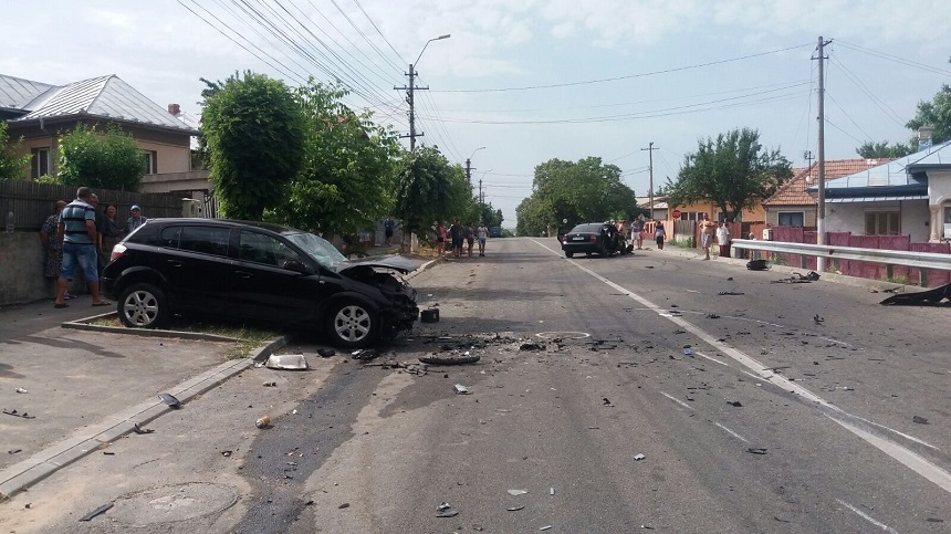 Accident pe DN 64, la ieşirea din Drăgăşani: patru persoane au fost rănite după ce un şofer a intrat pe contrasens. FOTO