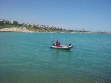 Echipe de salvare căută un tânăr dispărut în mare la Eforie Nord. Un adolescent de 17 ani a fost salvat, la Vama Veche
