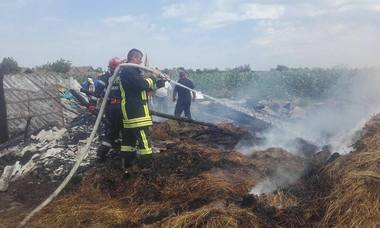 Arad: Copilul de cinci ani rănit într-un incendiu pe care l-ar fi provocat a murit în spital; poliţiştii fac cercetări pentru ucidere din culpă