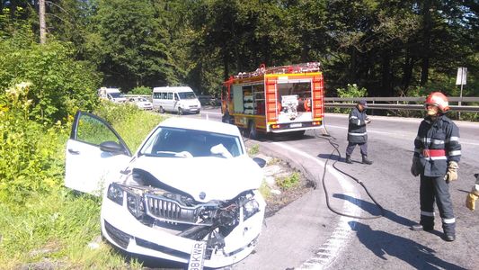 Două autoturisme şi un autocar cu turişti din Taiwan, implicate într-un accident pe DN1, la Predeal