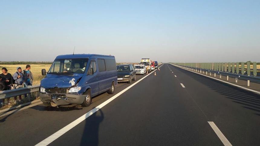 UPDATE: Douăsprezece persoane, implicate într-un accident pe autostrada Timişoara- Lugoj. O persoană a fost rănită