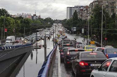 Restricţii de circulaţie în Timiş şi Arad, din cauza unui transport agabaritic