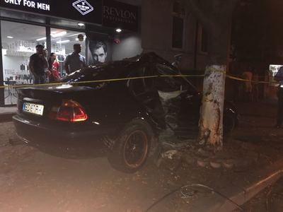 Buzău: Doi pietoni, loviţi de o maşină condusă de o tânără care a pierdut controlul volanului; şoferiţa şi un pasager, de asemenea, răniţi