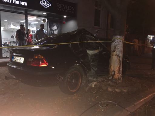 Buzău: Doi pietoni, loviţi de o maşină condusă de o tânără care a pierdut controlul volanului; şoferiţa şi un pasager, de asemenea, răniţi