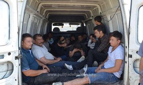 Constanţa: 18 sirieni care au intrat ilegal în România, prinşi de către poliţiştii de frontieră - FOTO, VIDEO