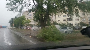 Galaţi: Încă şase persoane rănite în urma furtunii au ajuns miercuri la spital; numărul total al răniţilor a ajuns la 28