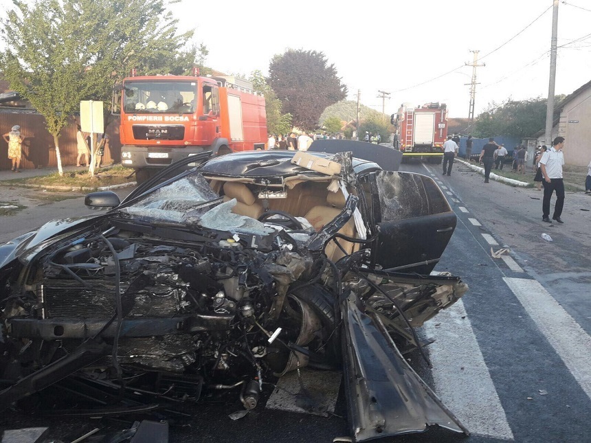UPDATE - Un mort şi cinci răniţi într-un accident pe DN 58 B, în localitatea Bocşa, din Caraş Severin. FOTO, VIDEO
