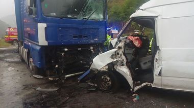 Două dintre victimele accidentului de pe Valea Oltului, cetăţeni străini. Vizele lor expirau marţi