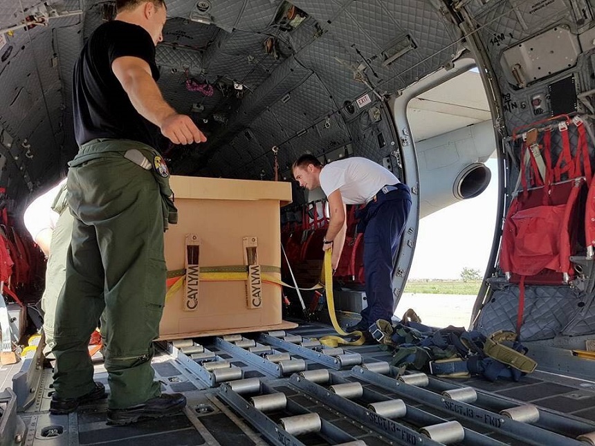 Intervenţia de stingere a incendiului de pădure izbucnit duminică în Mehedinţi continuă; participă şi o aeronavă C-27J Spartan