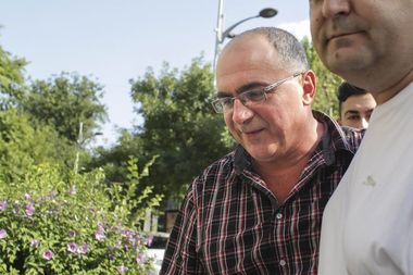 Nouă persoane, reţinute în dosarul care vizează mai multe firme, inclusiv pe cea a fiului liderului PSD Liviu Dragnea