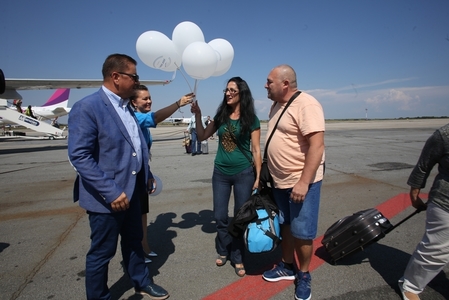 Pasagerul cu numărul un milion din acest an, sărbătorit pe Aeroportul Timişoara - FOTO