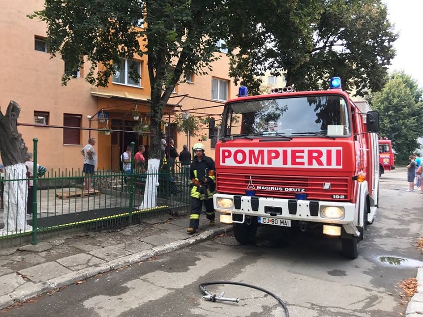 Incendiul izbucnit la o automacara, sub podul Ştefăneşti, a fost stins
