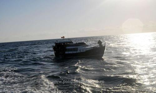 Cetăţeanul bulgar şi cel cipriot prinşi când transportau 69 de migranţi din Irak cu o ambarcaţiune pe Marea Neagră, arestaţi