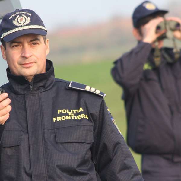 Şase solicitanţi de azil în România, originari din Irak, depistaţi când încercau să treacă ilegal graniţa în Ungaria. VIDEO