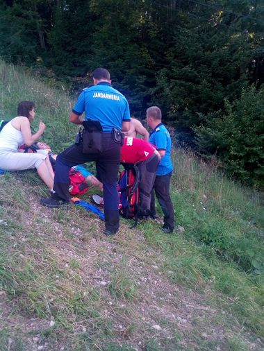 Braşov: Tânăr de 19 ani, rănit în Masivul Postăvarul după ce a căzut treizeci de metri într-o râpă