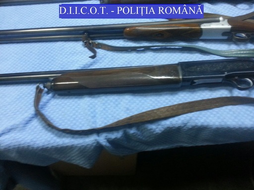 Braşovean acuzat de contrabandă calificată cu arme provenite din infracţiuni comise în Italia, reţinut de procurorii DIICOT