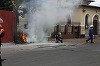 Trei case din Sectorul 5 al Capitalei, cuprinse de un incendiu după ce un transformator electric a luat foc şi a generat avariarea altor transformatoare. FOTO
