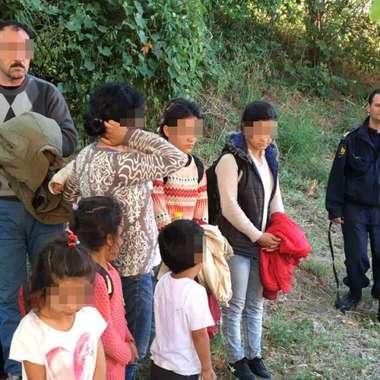 Timiş: Cetăţean egiptean care transporta 11 migranţi din Irak care au intrat ilegal în ţară, reţinut pentru trafic de migranţi. VIDEO