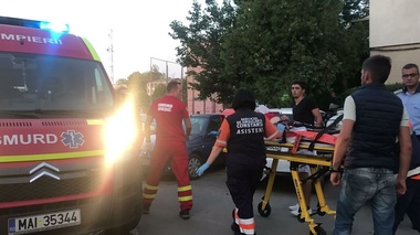Constanţa: Femeie de 81 de ani, salvată de pompieri după ce locuinţa îi luase foc de la o lumânare uitată pe şifonier
