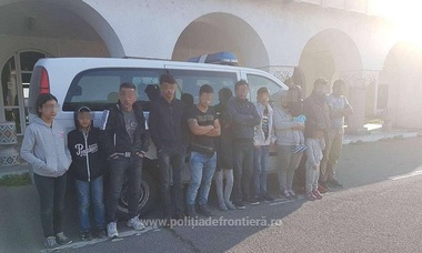 Douăzeci de cetăţeni din Irak şi Siria care voiau să treacă ilegal graniţa au fost descoperiţi de poliţiştii de frontieră arădeni