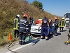 Braşov: Doi răniţi, după ce un autocar în care se aflau 23 de persoane s-a lovit de un autoturism pe DN 13