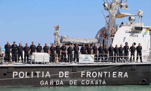 Peste 900 de persoane aflate pe ambarcaţiuni gonflabile în Marea Egee, salvate de la începutul anului de poliţiştii de frontieră români