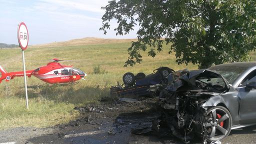 Tulcea: Un mort şi un rănit preluat de elicopterul SMURD, după ce două maşini s-au ciocnit frontal