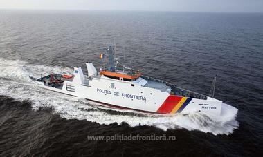 Pe nava eşuată pe Marea Neagră se aflau câteva zeci de migranţi, care au fost salvaţi. Ambarcaţiunea este remorcată spre ţărm