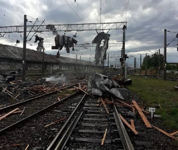UPDATE Trafic feroviar oprit în Timişoara din cauza unei pene de curent provocată de rafalele puternice de vânt. Cinci trenuri de călători staţionează în gări