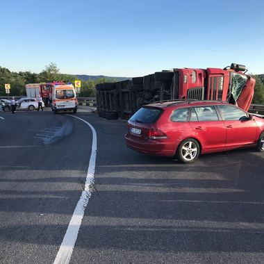 Membrii trupei DJ Project au fost răniţi într-un accident rutier în judeţul Vâlcea