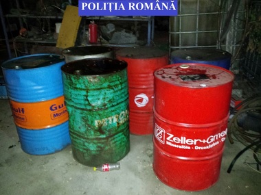 Constanţa: Poliţiştii au confiscat aproximativ patru tone de ţiţei şi motorină