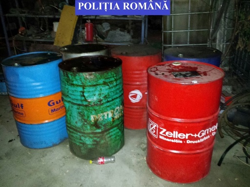 Constanţa: Poliţiştii au confiscat aproximativ patru tone de ţiţei şi motorină