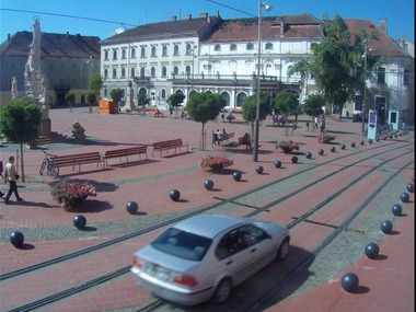 Timişorean amendat, după ce a intrat cu maşina într-o zonă pietonală din centrul oraşului şi a înjurat trecătorii. FOTO