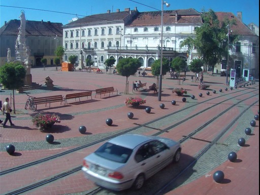 Timişorean amendat, după ce a intrat cu maşina într-o zonă pietonală din centrul oraşului şi a înjurat trecătorii. FOTO