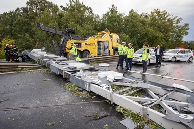 IGSU: 38 de localităţi din 15 judeţe, afectate de vijelii