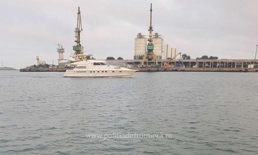 Aproximativ 250.000 de pachete ţigări de contrabandă, descoperite de poliţiştii de frontieră la bordul unui yacht. VIDEO