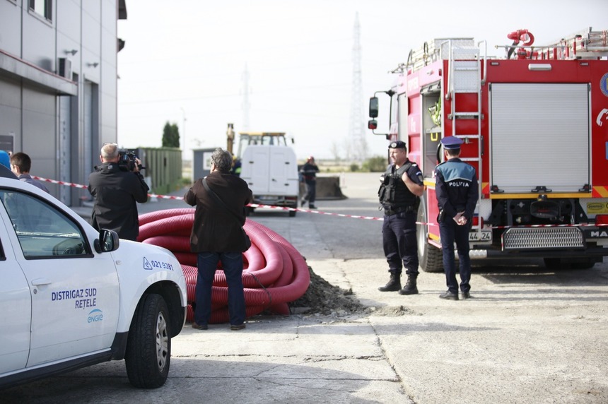 Buzău: Conductă de gaz fisurată în urma unor lucrări, mai multe persoane fiind evacuate. FOTO