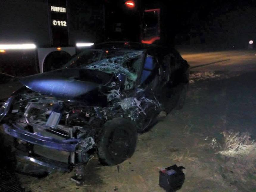 Doi răniţi, într-un accident produs la ieşire din Caracal spre Craiova, după ce au intrat cu maşina pe un drum în lucru. FOTO