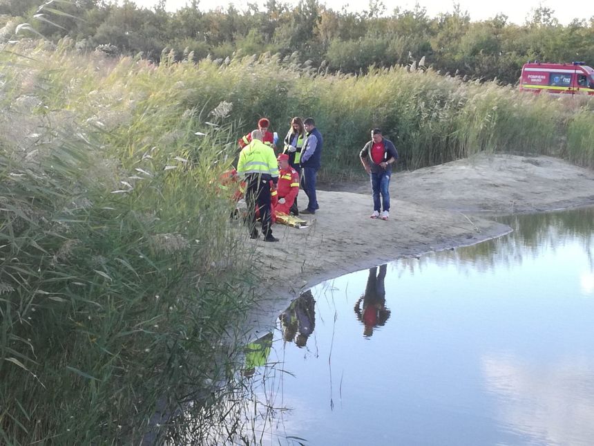 Arad: Un băiat de 15 ani a murit înecat într-un lac, martor fiind un copil de şapte ani