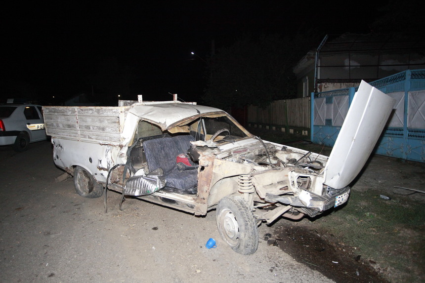 Buzău: Doi adolescenţi, răniţi grav după ce s-au răsturnat cu o maşină pe care o furaseră