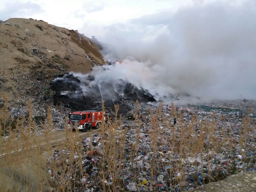 Incendiu puternic la groapa de gunoi a Braşovului