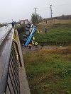 Dâmboviţa: O macara s-a răsturnat pe DN 72. Şoferul a murit