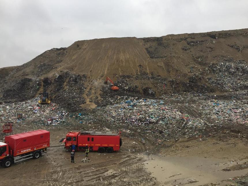 Incendiul de la groapa de gunoi a Braşovului, stins după două zile