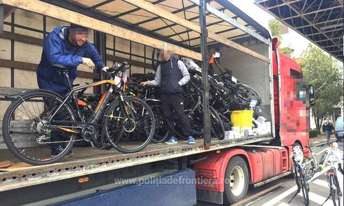 Zeci de biciclete electrice furate din Germania, în valoare de peste 900.000 lei, găsite în Vama Nădlac