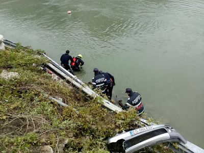 Tînărul de 22 de ani aflat în maşina care a căzut în Dunăre, găsit pe malul sârbesc, la 18 kilometri de locul impactului