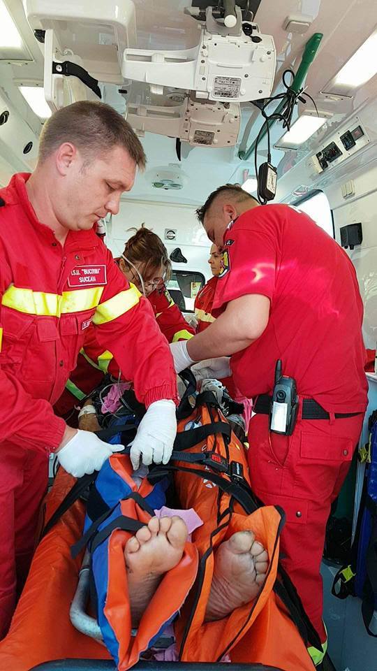 Suceava: Intervenţie a pompierilor pentru salvarea unui bărbat care şi-a prins picioarele într-un utilaj agricol