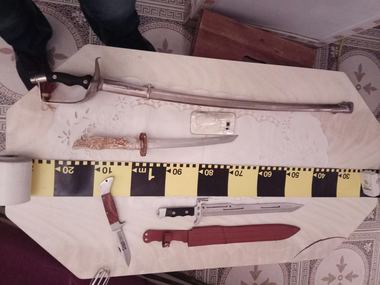 Timiş: Percheziţii într-un dosar de uz de armă şi şantaj, cinci persoane fiind duse la audieri