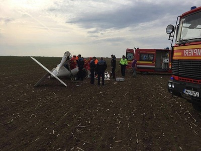 UPDATE: Alba: Un avion de mici dimensiuni a aterizat forţat, pilotul fiind rănit. Cine este pilotul. FOTO