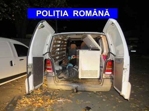 Galaţi: Doi bărbaţi care transportau 180 de kilograme de sturioni, cercetaţi de
poliţişti