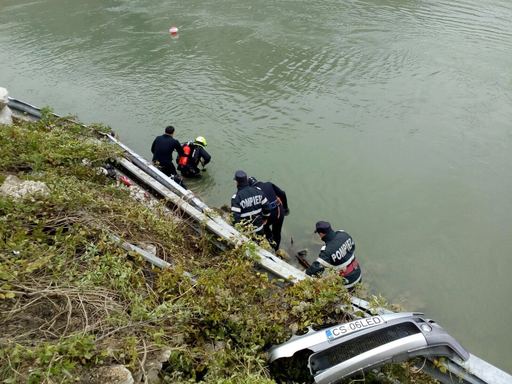Caraş-Severin: Trupul bărbatului căzut cu maşina în Dunăre a fost găsit la aproape trei săptămâni de la accident, la 44 de kilometri distanţă